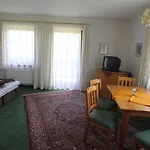 Hubertushof Beim Roemerbad بيت ضيافة