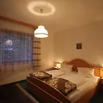 بيت ضيافة Hubertushof Beim Roemerbad باد كلينكيرشهايم