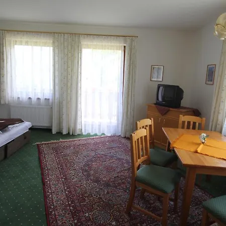 Hubertushof Beim Roemerbad Guest house