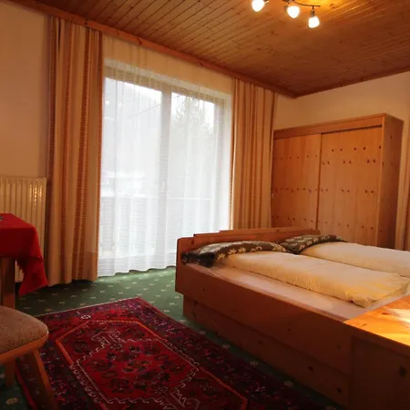 Hubertushof Beim Roemerbad Guest house 3*